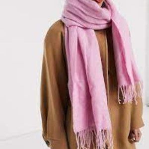 NWOT ASOS SUPERSOFT WOVEN PINK TASSEL SCARF